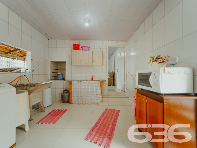 IMÓVEL PARA INVESTIMENTO NO BAIRRO JOÃO COSTA - ESTUDA PERMUTA
Este imóvel é distribuído da seguinte maneira:
- Casa principal: 3 dormitórios, cozinha, sala de estar, banheiro social e área de serviço. Cômodos amplos e bem arejados com 198m² de área construída, contando com garagem coberta;
- 08 (oito) quitinetes alugadas nos fundos do imóvel com área total de aproximadamente 1000m²;
- Lavação para carro (locada);
- Lanchonete (locada);
Localizado no bairro João Costa, próximo à escolas, transporte público, mercados, academias, posto de saúde, lojas e demais estabelecimentos e serviços da região sul da cidade.
Fale com um de nossos corretores e venha conhecer cada detalhe pessoalmente!
Telefone: (47) 3451-0636
WhatsApp: (47) 99190-0636
Imobiliária 636.