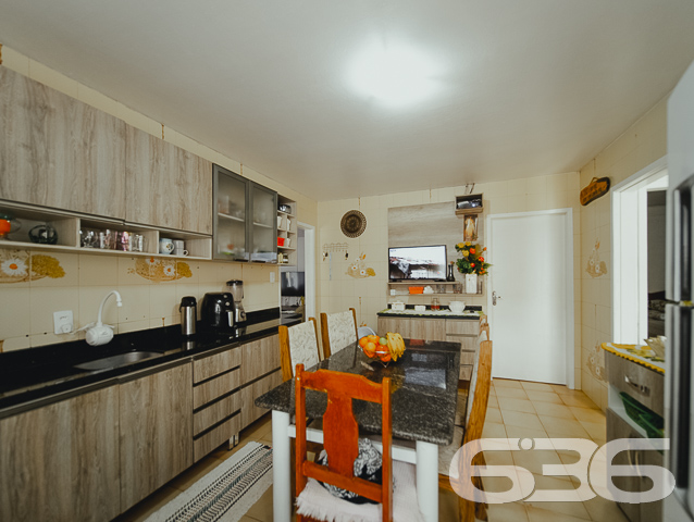IMÓVEL PARA INVESTIMENTO NO BAIRRO JOÃO COSTA - ESTUDA PERMUTA
Este imóvel é distribuído da seguinte maneira:
- Casa principal: 3 dormitórios, cozinha, sala de estar, banheiro social e área de serviço. Cômodos amplos e bem arejados com 198m² de área construída, contando com garagem coberta;
- 08 (oito) quitinetes alugadas nos fundos do imóvel com área total de aproximadamente 1000m²;
- Lavação para carro (locada);
- Lanchonete (locada);
Localizado no bairro João Costa, próximo à escolas, transporte público, mercados, academias, posto de saúde, lojas e demais estabelecimentos e serviços da região sul da cidade.
Fale com um de nossos corretores e venha conhecer cada detalhe pessoalmente!
Telefone: (47) 3451-0636
WhatsApp: (47) 99190-0636
Imobiliária 636.