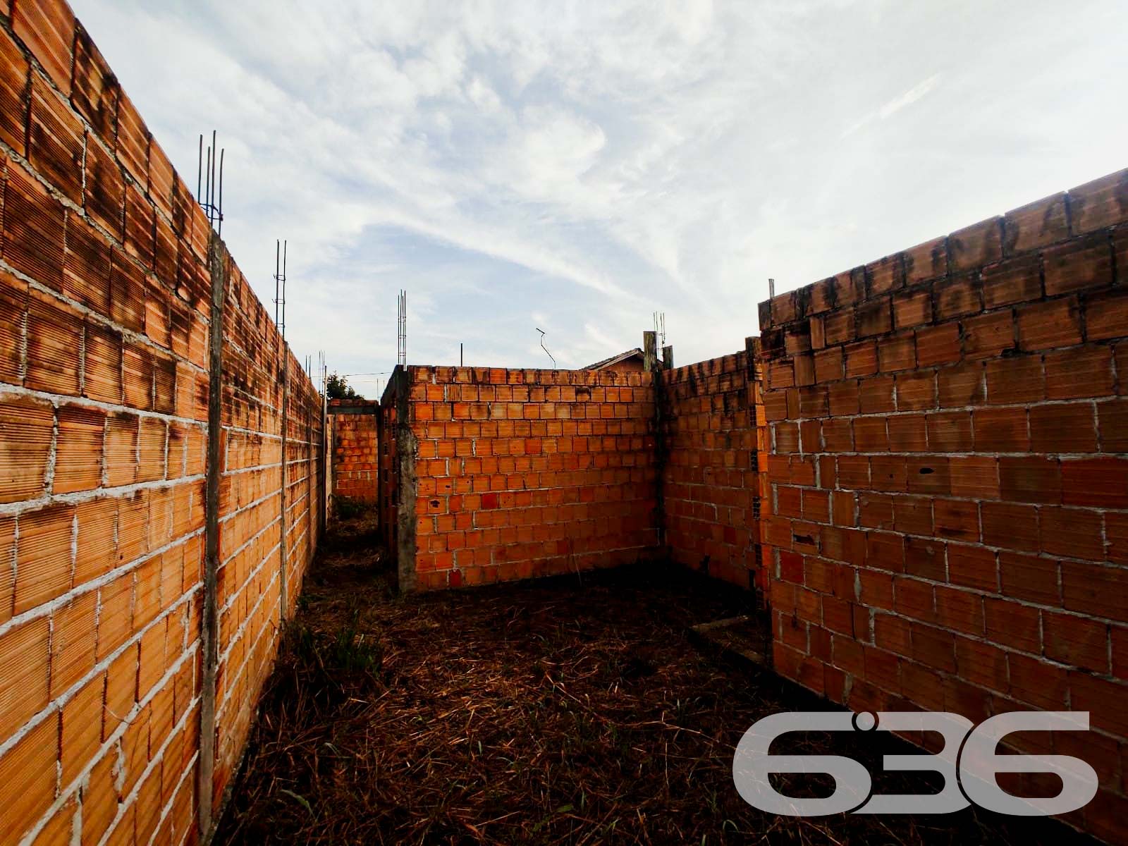 RESIDÊNCIA COM 2 QUARTOS EM UBATUBA, SÃO FRANCISCO DO SUL

Esta será uma ótima residência, cuja planta possui 70m² em um terreno de 327m² com aproximadamente 17 metros de frente por 19 metros em ambos os lados.

Sua composição contará com cômodos bem distribuídos e confortáveis, sendo 2 quartos aconchegantes e arejados, cozinha, sala de estar e banheiro. 

Possuirá uma vaga de garagem coberta.

Situado em ótima localização, com fácil acesso para a R. Rod. Duque de Caxias e a menos de 5 minutinhos da praia de Ubatuba. Próximo de bons estabelecimentos e comércios da região, como: supermercado, restaurantes, posto de gasolina, UPA 24H e outros serviços. A cerca de 10 minutos da praia da Enseada e da praia de Itaguaçu.

Esperamos por você!
Fale conosco:
Telefone: (47) 3451-0636
WhatsApp: (47) 99190-0636

Imobiliária 636.