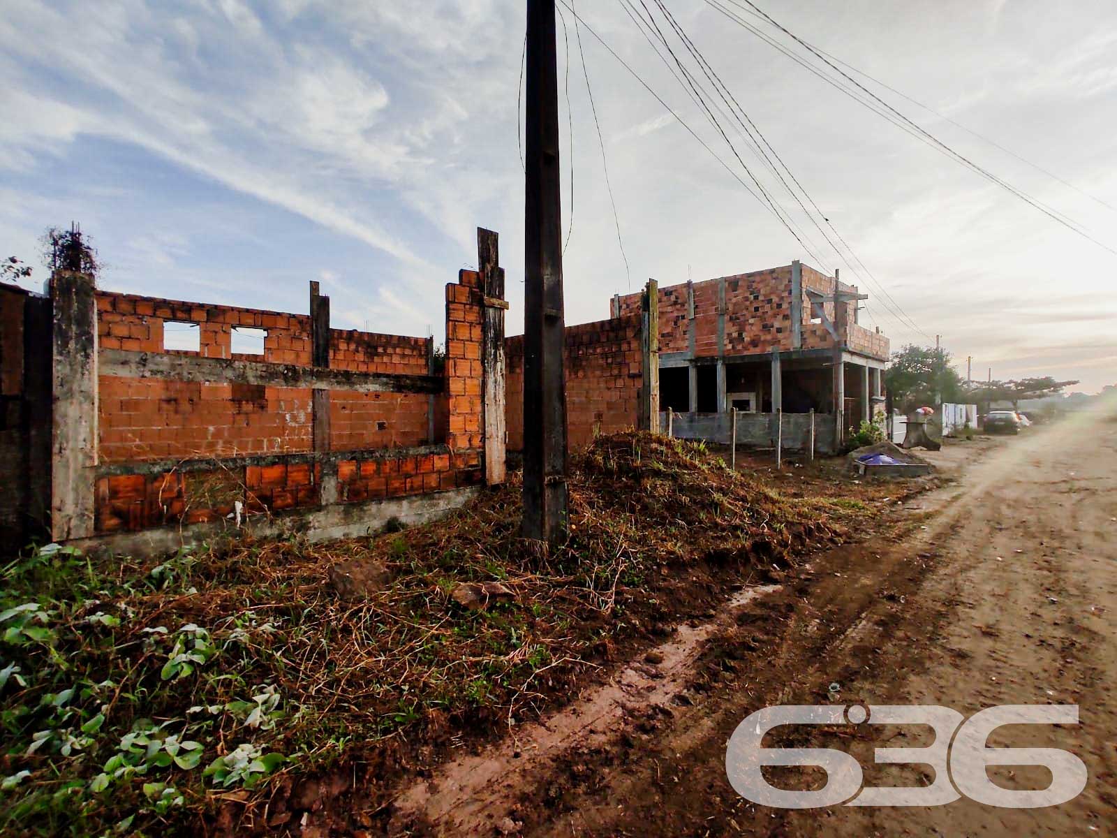 RESIDÊNCIA COM 2 QUARTOS EM UBATUBA, SÃO FRANCISCO DO SUL

Esta será uma ótima residência, cuja planta possui 70m² em um terreno de 327m² com aproximadamente 17 metros de frente por 19 metros em ambos os lados.

Sua composição contará com cômodos bem distribuídos e confortáveis, sendo 2 quartos aconchegantes e arejados, cozinha, sala de estar e banheiro. 

Possuirá uma vaga de garagem coberta.

Situado em ótima localização, com fácil acesso para a R. Rod. Duque de Caxias e a menos de 5 minutinhos da praia de Ubatuba. Próximo de bons estabelecimentos e comércios da região, como: supermercado, restaurantes, posto de gasolina, UPA 24H e outros serviços. A cerca de 10 minutos da praia da Enseada e da praia de Itaguaçu.

Esperamos por você!
Fale conosco:
Telefone: (47) 3451-0636
WhatsApp: (47) 99190-0636

Imobiliária 636.