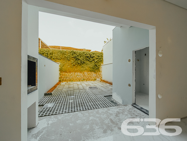 IMÓVEL DE ALTO PADRÃO COM SUÍTE + 2 QUARTOS NO BAIRRO SAGUAÇU
Você tem o desejo de morar em um imóvel deslumbrante e em localização privilegiada? Então essa é a sua grande oportunidade!
Cada detalhe desse sobrado foi feito para seu total conforto e bem-estar, com cômodos amplos e arejados trazendo mais qualidade de vida para você e sua família. Sua composição dispõe de uma maravilhosa suíte, 2 quartos super aconchegantes, 2 banheiros sociais e outros espaços para você utilizar como quiser.
Possui 7m² de área nos fundos para você desfrutar de bons momentos de lazer, utilizando-se da churrasqueira integrada que o geminado oferece. Além disso, conta com piso de porcelanato, portas laqueadas, esquadrias suprema, rebaixo em gesso e infraestrutura para ar condicionado.
São 2 vagas de garagem e um portão eletrônico para sua maior comodidade e segurança.
Sua área construída é de 128m², totalmente averbada, situada no bairro Saguaçu - próximo ao centro e à região norte de Joinville - bem perto de comércios e estabelecimentos essenciais para o dia a dia, como: escolas, mercados, postos de saúde, hospitais, farmácias, panificadoras e outros serviços da região.
É impossível descrever todos os deslumbrantes detalhes desse ótimo imóvel. Então venha conhecer pessoalmente e se apaixonar!
Fale conosco:
Telefone: (47) 3451-0636
WhatsApp: (47) 99190-0636
Imobiliária 636.