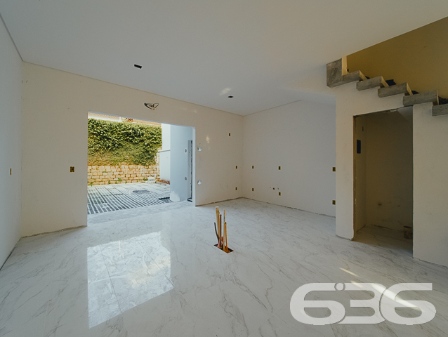 IMÓVEL DE ALTO PADRÃO COM SUÍTE + 2 QUARTOS NO BAIRRO SAGUAÇU
Você tem o desejo de morar em um imóvel deslumbrante e em localização privilegiada? Então essa é a sua grande oportunidade!
Cada detalhe desse sobrado foi feito para seu total conforto e bem-estar, com cômodos amplos e arejados trazendo mais qualidade de vida para você e sua família. Sua composição dispõe de uma maravilhosa suíte, 2 quartos super aconchegantes, 2 banheiros sociais e outros espaços para você utilizar como quiser.
Possui 7m² de área nos fundos para você desfrutar de bons momentos de lazer, utilizando-se da churrasqueira integrada que o geminado oferece. Além disso, conta com piso de porcelanato, portas laqueadas, esquadrias suprema, rebaixo em gesso e infraestrutura para ar condicionado.
São 2 vagas de garagem e um portão eletrônico para sua maior comodidade e segurança.
Sua área construída é de 128m², totalmente averbada, situada no bairro Saguaçu - próximo ao centro e à região norte de Joinville - bem perto de comércios e estabelecimentos essenciais para o dia a dia, como: escolas, mercados, postos de saúde, hospitais, farmácias, panificadoras e outros serviços da região.
É impossível descrever todos os deslumbrantes detalhes desse ótimo imóvel. Então venha conhecer pessoalmente e se apaixonar!
Fale conosco:
Telefone: (47) 3451-0636
WhatsApp: (47) 99190-0636
Imobiliária 636.