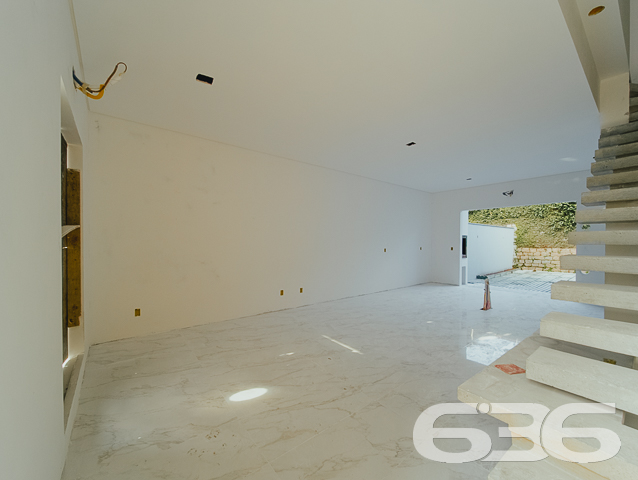 IMÓVEL DE ALTO PADRÃO COM SUÍTE + 2 QUARTOS NO BAIRRO SAGUAÇU
Você tem o desejo de morar em um imóvel deslumbrante e em localização privilegiada? Então essa é a sua grande oportunidade!
Cada detalhe desse sobrado foi feito para seu total conforto e bem-estar, com cômodos amplos e arejados trazendo mais qualidade de vida para você e sua família. Sua composição dispõe de uma maravilhosa suíte, 2 quartos super aconchegantes, 2 banheiros sociais e outros espaços para você utilizar como quiser.
Possui 7m² de área nos fundos para você desfrutar de bons momentos de lazer, utilizando-se da churrasqueira integrada que o geminado oferece. Além disso, conta com piso de porcelanato, portas laqueadas, esquadrias suprema, rebaixo em gesso e infraestrutura para ar condicionado.
São 2 vagas de garagem e um portão eletrônico para sua maior comodidade e segurança.
Sua área construída é de 128m², totalmente averbada, situada no bairro Saguaçu - próximo ao centro e à região norte de Joinville - bem perto de comércios e estabelecimentos essenciais para o dia a dia, como: escolas, mercados, postos de saúde, hospitais, farmácias, panificadoras e outros serviços da região.
É impossível descrever todos os deslumbrantes detalhes desse ótimo imóvel. Então venha conhecer pessoalmente e se apaixonar!
Fale conosco:
Telefone: (47) 3451-0636
WhatsApp: (47) 99190-0636
Imobiliária 636.