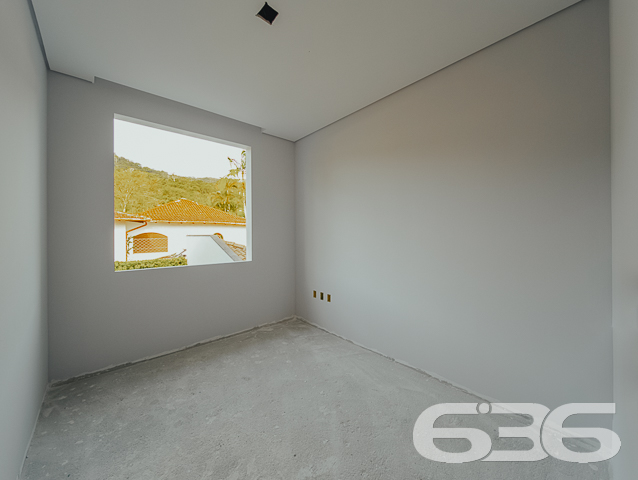 IMÓVEL DE ALTO PADRÃO COM SUÍTE + 2 QUARTOS NO BAIRRO SAGUAÇU
Você tem o desejo de morar em um imóvel deslumbrante e em localização privilegiada? Então essa é a sua grande oportunidade!
Cada detalhe desse sobrado foi feito para seu total conforto e bem-estar, com cômodos amplos e arejados trazendo mais qualidade de vida para você e sua família. Sua composição dispõe de uma maravilhosa suíte, 2 quartos super aconchegantes, 2 banheiros sociais e outros espaços para você utilizar como quiser.
Possui 7m² de área nos fundos para você desfrutar de bons momentos de lazer, utilizando-se da churrasqueira integrada que o geminado oferece. Além disso, conta com piso de porcelanato, portas laqueadas, esquadrias suprema, rebaixo em gesso e infraestrutura para ar condicionado.
São 2 vagas de garagem e um portão eletrônico para sua maior comodidade e segurança.
Sua área construída é de 128m², totalmente averbada, situada no bairro Saguaçu - próximo ao centro e à região norte de Joinville - bem perto de comércios e estabelecimentos essenciais para o dia a dia, como: escolas, mercados, postos de saúde, hospitais, farmácias, panificadoras e outros serviços da região.
É impossível descrever todos os deslumbrantes detalhes desse ótimo imóvel. Então venha conhecer pessoalmente e se apaixonar!
Fale conosco:
Telefone: (47) 3451-0636
WhatsApp: (47) 99190-0636
Imobiliária 636.
