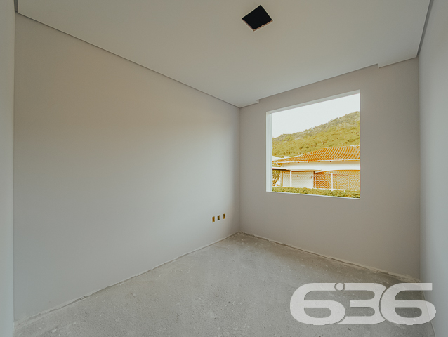 IMÓVEL DE ALTO PADRÃO COM SUÍTE + 2 QUARTOS NO BAIRRO SAGUAÇU
Você tem o desejo de morar em um imóvel deslumbrante e em localização privilegiada? Então essa é a sua grande oportunidade!
Cada detalhe desse sobrado foi feito para seu total conforto e bem-estar, com cômodos amplos e arejados trazendo mais qualidade de vida para você e sua família. Sua composição dispõe de uma maravilhosa suíte, 2 quartos super aconchegantes, 2 banheiros sociais e outros espaços para você utilizar como quiser.
Possui 7m² de área nos fundos para você desfrutar de bons momentos de lazer, utilizando-se da churrasqueira integrada que o geminado oferece. Além disso, conta com piso de porcelanato, portas laqueadas, esquadrias suprema, rebaixo em gesso e infraestrutura para ar condicionado.
São 2 vagas de garagem e um portão eletrônico para sua maior comodidade e segurança.
Sua área construída é de 128m², totalmente averbada, situada no bairro Saguaçu - próximo ao centro e à região norte de Joinville - bem perto de comércios e estabelecimentos essenciais para o dia a dia, como: escolas, mercados, postos de saúde, hospitais, farmácias, panificadoras e outros serviços da região.
É impossível descrever todos os deslumbrantes detalhes desse ótimo imóvel. Então venha conhecer pessoalmente e se apaixonar!
Fale conosco:
Telefone: (47) 3451-0636
WhatsApp: (47) 99190-0636
Imobiliária 636.