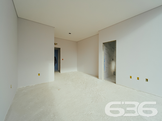 IMÓVEL DE ALTO PADRÃO COM SUÍTE + 2 QUARTOS NO BAIRRO SAGUAÇU
Você tem o desejo de morar em um imóvel deslumbrante e em localização privilegiada? Então essa é a sua grande oportunidade!
Cada detalhe desse sobrado foi feito para seu total conforto e bem-estar, com cômodos amplos e arejados trazendo mais qualidade de vida para você e sua família. Sua composição dispõe de uma maravilhosa suíte, 2 quartos super aconchegantes, 2 banheiros sociais e outros espaços para você utilizar como quiser.
Possui 7m² de área nos fundos para você desfrutar de bons momentos de lazer, utilizando-se da churrasqueira integrada que o geminado oferece. Além disso, conta com piso de porcelanato, portas laqueadas, esquadrias suprema, rebaixo em gesso e infraestrutura para ar condicionado.
São 2 vagas de garagem e um portão eletrônico para sua maior comodidade e segurança.
Sua área construída é de 128m², totalmente averbada, situada no bairro Saguaçu - próximo ao centro e à região norte de Joinville - bem perto de comércios e estabelecimentos essenciais para o dia a dia, como: escolas, mercados, postos de saúde, hospitais, farmácias, panificadoras e outros serviços da região.
É impossível descrever todos os deslumbrantes detalhes desse ótimo imóvel. Então venha conhecer pessoalmente e se apaixonar!
Fale conosco:
Telefone: (47) 3451-0636
WhatsApp: (47) 99190-0636
Imobiliária 636.