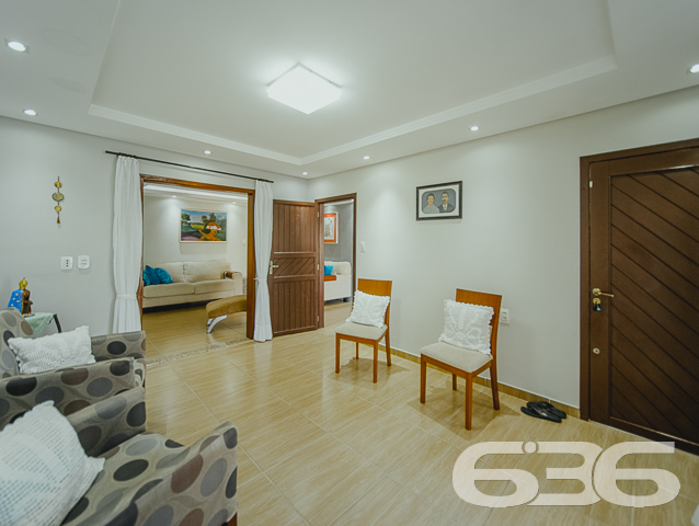 ÓTIMA CASA COM SUÍTE + 3 QUARTOS NO BAIRRO FÁTIMA - ESTUDA PERMUTA
Esta é uma excelente residência térrea em formato de “L”, com garagem coberta na frente para 2 veículos e um belíssimo hall de entrada. Conta com sala de estar, sala de televisão e uma ótima suíte com closet + 2 dormitórios super espaçosos na parte da frente do imóvel. Completando sua composição, na parte de trás encontra-se a cozinha, lavanderia e mais um cômodo que pode ser transformado em despensa ou quarto de visitas.
No final da casa há uma incrível área de festas com churrasqueira, fechada com vidro, para desfrutar de momentos inesquecíveis ao lado de familiares e amigos. Ainda conta com mais um cômodo para guardar ferramentas.
São 210m² de área construída, parcialmente averbada, sobre um amplo terreno com 450m² localizado no bairro Fátima - a poucos passos do Hipermais Supermercados, CEI’s, escolas, panificadoras, farmácias, transporte público, restaurantes e serviços essenciais para o dia a dia.
É impossível descrever todos os deslumbrantes detalhes desse esplendoroso imóvel. Então venha conhecer pessoalmente e se apaixonar!
Fale conosco:
Telefone: (47) 3451-0636
WhatsApp: (47) 99190-0636
Imobiliária 636.