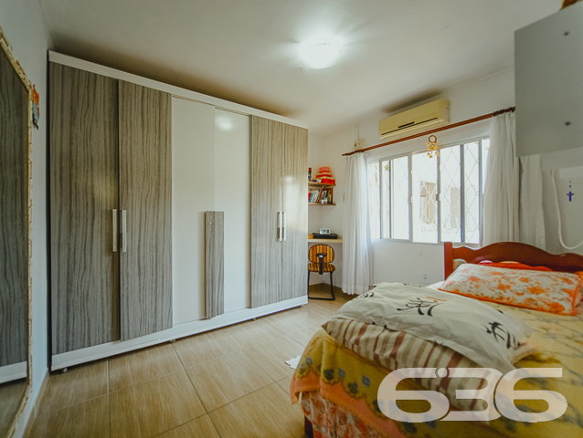 ÓTIMA CASA COM SUÍTE + 3 QUARTOS NO BAIRRO FÁTIMA - ESTUDA PERMUTA
Esta é uma excelente residência térrea em formato de “L”, com garagem coberta na frente para 2 veículos e um belíssimo hall de entrada. Conta com sala de estar, sala de televisão e uma ótima suíte com closet + 2 dormitórios super espaçosos na parte da frente do imóvel. Completando sua composição, na parte de trás encontra-se a cozinha, lavanderia e mais um cômodo que pode ser transformado em despensa ou quarto de visitas.
No final da casa há uma incrível área de festas com churrasqueira, fechada com vidro, para desfrutar de momentos inesquecíveis ao lado de familiares e amigos. Ainda conta com mais um cômodo para guardar ferramentas.
São 210m² de área construída, parcialmente averbada, sobre um amplo terreno com 450m² localizado no bairro Fátima - a poucos passos do Hipermais Supermercados, CEI’s, escolas, panificadoras, farmácias, transporte público, restaurantes e serviços essenciais para o dia a dia.
É impossível descrever todos os deslumbrantes detalhes desse esplendoroso imóvel. Então venha conhecer pessoalmente e se apaixonar!
Fale conosco:
Telefone: (47) 3451-0636
WhatsApp: (47) 99190-0636
Imobiliária 636.
