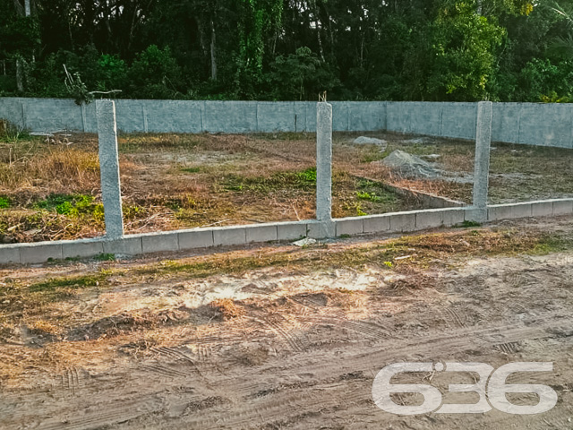 TERRENO PERFEITO PARA INVESTIDORES EM UBATUBA, SÃO FRANCISCO DO SUL

Este terreno excepcional, com 360m² de área total, oferece 18 metros de frente e 20 metros de lateral, apresentando-se como um lote plano e limpo. É a tela em branco perfeita para construir seus sonhos, seja para residências geminadas ou para um investimento inteligente.

Potencial Ilimitado para Construção

Imagine as possibilidades neste terreno: desde a construção de casas geminadas, ideais para famílias que buscam conforto e praticidade, até projetos de investimento com alto retorno. A natureza plana e limpa do lote facilita o início de qualquer construção.

Uma Localização Estratégica em Ubatuba

Situado no bairro Ubatuba, em São Francisco do Sul, este terreno está em uma localização privilegiada. A área é conhecida por sua tranquilidade e beleza, oferecendo um estilo de vida desejável para futuros moradores ou inquilinos.

636 Negócios Imobiliários: Seu Parceiro de Confiança

Com mais de 30 anos de experiência no mercado imobiliário, a 636 Negócios Imobiliários é especialista em transformar oportunidades em realidades concretas.

Para mais informações sobre este terreno em Ubatuba, São Francisco do Sul, entre em contato conosco pelo telefone (47) 3451-0636 ou WhatsApp (47) 99190-0636. Estamos prontos para ajudá-lo a realizar seu projeto de investimento!
