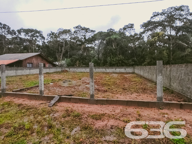 TERRENO PERFEITO PARA INVESTIDORES EM UBATUBA, SÃO FRANCISCO DO SUL

Este terreno excepcional, com 360m² de área total, oferece 18 metros de frente e 20 metros de lateral, apresentando-se como um lote plano e limpo. É a tela em branco perfeita para construir seus sonhos, seja para residências geminadas ou para um investimento inteligente.

Potencial Ilimitado para Construção

Imagine as possibilidades neste terreno: desde a construção de casas geminadas, ideais para famílias que buscam conforto e praticidade, até projetos de investimento com alto retorno. A natureza plana e limpa do lote facilita o início de qualquer construção.

Uma Localização Estratégica em Ubatuba

Situado no bairro Ubatuba, em São Francisco do Sul, este terreno está em uma localização privilegiada. A área é conhecida por sua tranquilidade e beleza, oferecendo um estilo de vida desejável para futuros moradores ou inquilinos.

636 Negócios Imobiliários: Seu Parceiro de Confiança

Com mais de 30 anos de experiência no mercado imobiliário, a 636 Negócios Imobiliários é especialista em transformar oportunidades em realidades concretas.

Para mais informações sobre este terreno em Ubatuba, São Francisco do Sul, entre em contato conosco pelo telefone (47) 3451-0636 ou WhatsApp (47) 99190-0636. Estamos prontos para ajudá-lo a realizar seu projeto de investimento!