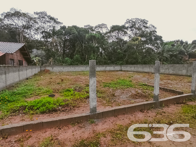 TERRENO PERFEITO PARA INVESTIDORES EM UBATUBA, SÃO FRANCISCO DO SUL

Este terreno excepcional, com 360m² de área total, oferece 18 metros de frente e 20 metros de lateral, apresentando-se como um lote plano e limpo. É a tela em branco perfeita para construir seus sonhos, seja para residências geminadas ou para um investimento inteligente.

Potencial Ilimitado para Construção

Imagine as possibilidades neste terreno: desde a construção de casas geminadas, ideais para famílias que buscam conforto e praticidade, até projetos de investimento com alto retorno. A natureza plana e limpa do lote facilita o início de qualquer construção.

Uma Localização Estratégica em Ubatuba

Situado no bairro Ubatuba, em São Francisco do Sul, este terreno está em uma localização privilegiada. A área é conhecida por sua tranquilidade e beleza, oferecendo um estilo de vida desejável para futuros moradores ou inquilinos.

636 Negócios Imobiliários: Seu Parceiro de Confiança

Com mais de 30 anos de experiência no mercado imobiliário, a 636 Negócios Imobiliários é especialista em transformar oportunidades em realidades concretas.

Para mais informações sobre este terreno em Ubatuba, São Francisco do Sul, entre em contato conosco pelo telefone (47) 3451-0636 ou WhatsApp (47) 99190-0636. Estamos prontos para ajudá-lo a realizar seu projeto de investimento!