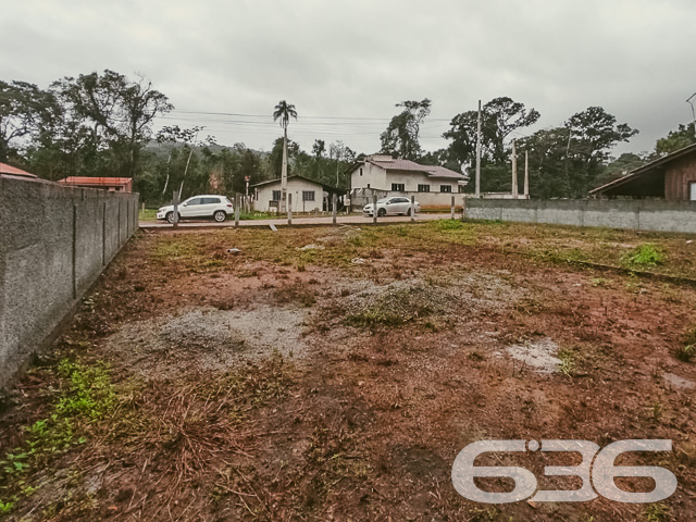 TERRENO PERFEITO PARA INVESTIDORES EM UBATUBA, SÃO FRANCISCO DO SUL

Este terreno excepcional, com 360m² de área total, oferece 18 metros de frente e 20 metros de lateral, apresentando-se como um lote plano e limpo. É a tela em branco perfeita para construir seus sonhos, seja para residências geminadas ou para um investimento inteligente.

Potencial Ilimitado para Construção

Imagine as possibilidades neste terreno: desde a construção de casas geminadas, ideais para famílias que buscam conforto e praticidade, até projetos de investimento com alto retorno. A natureza plana e limpa do lote facilita o início de qualquer construção.

Uma Localização Estratégica em Ubatuba

Situado no bairro Ubatuba, em São Francisco do Sul, este terreno está em uma localização privilegiada. A área é conhecida por sua tranquilidade e beleza, oferecendo um estilo de vida desejável para futuros moradores ou inquilinos.

636 Negócios Imobiliários: Seu Parceiro de Confiança

Com mais de 30 anos de experiência no mercado imobiliário, a 636 Negócios Imobiliários é especialista em transformar oportunidades em realidades concretas.

Para mais informações sobre este terreno em Ubatuba, São Francisco do Sul, entre em contato conosco pelo telefone (47) 3451-0636 ou WhatsApp (47) 99190-0636. Estamos prontos para ajudá-lo a realizar seu projeto de investimento!