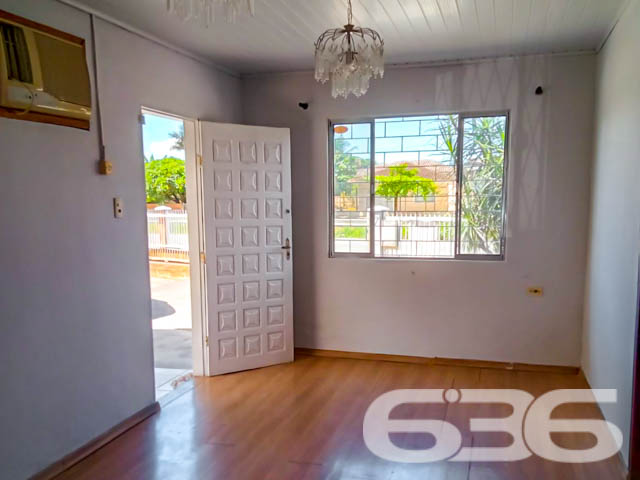 IMÓVEL COM SUÍTE + 2 QUARTOS NO BAIRRO JOÃO COSTA

Essa é uma residência térrea que conta com cômodos amplos e bem distribuídos, trazendo o clima de aconchego em cada ambiente.

Sua composição dispõe de uma proveitosa suíte com closet, 2 quartos super confortáveis, sala de estar, cozinha, 2 banheiros sociais e área de serviço. Ainda possui uma ótima área de festas com churrasqueira para tornar seus momentos de lazer ainda mais especiais.

Também possui um jardim deixando o imóvel mais agradável, contando ainda com espaço para 4 veículos, sendo 2 vagas de garagem cobertas.

São 109m² de área construída sobre um generoso terreno de 450m², sendo 15 metros de frente por 30 metros em ambos os lados, localizada no bairro João Costa - próximo de escolas, farmácias, UPA 24H, terminal do Itaum, supermercados, restaurantes e outras comodidades essenciais para o dia a dia.

Ficou interessado? O que você está esperando!? Entre em contato conosco e agende sua visita!

Esperamos por você!

Fale conosco:
Telefone: (47) 3451-0636
WhatsApp: (47) 99190-0636

Imobiliária 636.