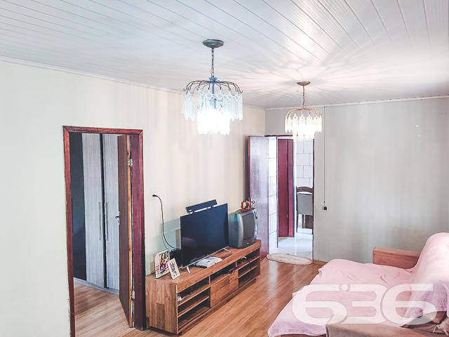 IMÓVEL COM SUÍTE + 2 QUARTOS NO BAIRRO JOÃO COSTA

Essa é uma residência térrea que conta com cômodos amplos e bem distribuídos, trazendo o clima de aconchego em cada ambiente.

Sua composição dispõe de uma proveitosa suíte com closet, 2 quartos super confortáveis, sala de estar, cozinha, 2 banheiros sociais e área de serviço. Ainda possui uma ótima área de festas com churrasqueira para tornar seus momentos de lazer ainda mais especiais.

Também possui um jardim deixando o imóvel mais agradável, contando ainda com espaço para 4 veículos, sendo 2 vagas de garagem cobertas.

São 109m² de área construída sobre um generoso terreno de 450m², sendo 15 metros de frente por 30 metros em ambos os lados, localizada no bairro João Costa - próximo de escolas, farmácias, UPA 24H, terminal do Itaum, supermercados, restaurantes e outras comodidades essenciais para o dia a dia.

Ficou interessado? O que você está esperando!? Entre em contato conosco e agende sua visita!

Esperamos por você!

Fale conosco:
Telefone: (47) 3451-0636
WhatsApp: (47) 99190-0636

Imobiliária 636.