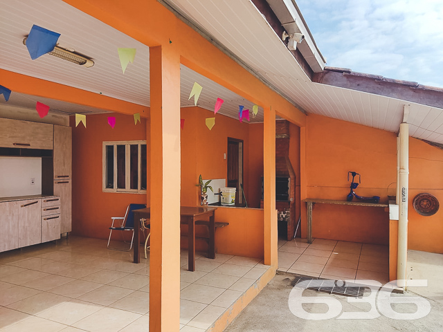IMÓVEL COM SUÍTE + 2 QUARTOS NO BAIRRO JOÃO COSTA

Essa é uma residência térrea que conta com cômodos amplos e bem distribuídos, trazendo o clima de aconchego em cada ambiente.

Sua composição dispõe de uma proveitosa suíte com closet, 2 quartos super confortáveis, sala de estar, cozinha, 2 banheiros sociais e área de serviço. Ainda possui uma ótima área de festas com churrasqueira para tornar seus momentos de lazer ainda mais especiais.

Também possui um jardim deixando o imóvel mais agradável, contando ainda com espaço para 4 veículos, sendo 2 vagas de garagem cobertas.

São 109m² de área construída sobre um generoso terreno de 450m², sendo 15 metros de frente por 30 metros em ambos os lados, localizada no bairro João Costa - próximo de escolas, farmácias, UPA 24H, terminal do Itaum, supermercados, restaurantes e outras comodidades essenciais para o dia a dia.

Ficou interessado? O que você está esperando!? Entre em contato conosco e agende sua visita!

Esperamos por você!

Fale conosco:
Telefone: (47) 3451-0636
WhatsApp: (47) 99190-0636

Imobiliária 636.