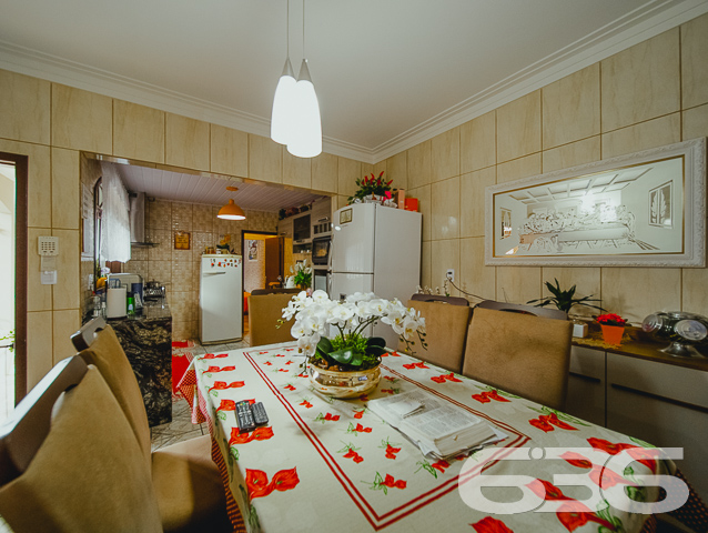 LINDA RESIDÊNCIA COM SUÍTE + 2 QUARTOS NO BAIRRO SAGUAÇU

Essa é uma excelente residência e em ótima localização no bairro Saguaçu - próximo ao centro e à região norte de Joinville - perto de supermercados, restaurantes, farmácias, escolas, hospitais, transporte público, agências bancárias e demais comodidades necessárias para o dia a dia. 

Para seu maior conforto e acomodação, a casa é muito bem dividida. Composta por uma extraordinária suíte, 2 quartos super aconchegantes e arejados, cozinha gourmet, banheiro social, despensa, sala de estar e sala de jantar - tudo muito bem construído em prol do seu bem-estar.

Além dos detalhes impecáveis, como telhas esmaltadas de laje e um design moderno, o imóvel ainda conta com condicionadores de ar e móveis embutidos na cozinha. 

Possui uma incrível área de festas com churrasqueira, além de uma ótima piscina para aproveitar ao máximo os dias de sol, tornando seu tempo de lazer ainda mais especial.

Para sua plena segurança e tranquilidade, o imóvel conta com 4 vagas de garagem (sendo 2 vagas cobertas) em um terreno de aproximadamente 365m² totalmente murado, com alarme e portão eletrônico.

São 130m² de área construída, tendo à sua frente um belíssimo jardim deixando o ambiente ainda mais agradável e encantador. 

É impossível descrever todos os deslumbrantes detalhes desse excelente imóvel. Então venha conhecer pessoalmente e se apaixonar! 

Fale conosco:
Telefone: (47) 3451-0636
WhatsApp: (47) 99190-0636

Imobiliária 636.
