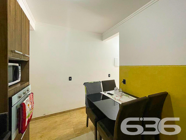 IMÓVEL COM 2 DORMITÓRIOS NO BAIRRO ADHEMAR GARCIA
Este é um sobrado com 71m² de área construída e abertura de 3 metros, tendo em sua composição cômodos super confortáveis e bem distribuídos.
São 2 quartos aconchegantes, 2 banheiros, lavabo, sala de estar, copa e cozinha conjugada, sacada e área de serviço.
Atrás do imóvel há uma construção com dois pisos, podendo ser utilizada como home office e área de festas com churrasqueira.
Conta com uma vaga de garagem em terreno totalmente murado e com grades.
Situado em rua tranquila e sem saída, no bairro Adhemar Garcia, perto de vias de acesso, escolas, transporte público, mercados, lojas e demais serviços importantes para o dia a dia.
Vai perder essa oportunidade? Fale conosco e agende já sua visita!
Telefone: (47) 3451-0636
WhatsApp: (47) 99190-0636
Imobiliária 636.