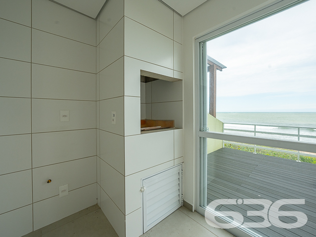 ÓTIMO SOBRADO TRIPLEX COM 4 SUÍTES COM CLOSET DE FRENTE PARA O MAR EM ITAJUBA
Este é simplesmente um imóvel espetacular! Conta com 4 suítes espaçosas e confortáveis, cada uma com seu próprio closet, para que você tenha todo o espaço necessário para organizar suas roupas e pertences. Além disso, a casa conta com uma incrível área externa, com piscina e churrasqueira, para momentos de lazer e descontração em família e com amigos.
Localizado em um condomínio fechado, com segurança 24 horas, este sobrado oferece todo o conforto e privacidade que você procura. Com um design moderno e sofisticado, a casa conta com uma ampla sala de estar e jantar, integrada com a cozinha, para momentos de convívio e descontração.
E o melhor de tudo: são 143m² de área privativa, de frente para o mar, proporcionando uma vista deslumbrante e o som das ondas do mar para relaxar e renovar as energias.
Conta com 2 vagas de garagem.
Somente o fato de abrir a janela enxergar aquela imensidão azul faz qualquer pessoa concordar que não existe vista mais linda do que ver o mar da janela da sua morada.
Adquirir um imóvel de frente para a praia é adquirir qualidade de vida.
Não perca tempo! Venha viver histórias inesquecíveis aqui.
Fale conosco e saiba mais:
Telefone: (47) 3451-0636
WhatsApp: (47) 99190-0636
Imobiliária 636.