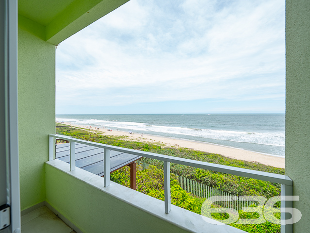 ÓTIMO SOBRADO TRIPLEX COM 4 SUÍTES COM CLOSET DE FRENTE PARA O MAR EM ITAJUBA
Este é simplesmente um imóvel espetacular! Conta com 4 suítes espaçosas e confortáveis, cada uma com seu próprio closet, para que você tenha todo o espaço necessário para organizar suas roupas e pertences. Além disso, a casa conta com uma incrível área externa, com piscina e churrasqueira, para momentos de lazer e descontração em família e com amigos.
Localizado em um condomínio fechado, com segurança 24 horas, este sobrado oferece todo o conforto e privacidade que você procura. Com um design moderno e sofisticado, a casa conta com uma ampla sala de estar e jantar, integrada com a cozinha, para momentos de convívio e descontração.
E o melhor de tudo: são 143m² de área privativa, de frente para o mar, proporcionando uma vista deslumbrante e o som das ondas do mar para relaxar e renovar as energias.
Conta com 2 vagas de garagem.
Somente o fato de abrir a janela enxergar aquela imensidão azul faz qualquer pessoa concordar que não existe vista mais linda do que ver o mar da janela da sua morada.
Adquirir um imóvel de frente para a praia é adquirir qualidade de vida.
Não perca tempo! Venha viver histórias inesquecíveis aqui.
Fale conosco e saiba mais:
Telefone: (47) 3451-0636
WhatsApp: (47) 99190-0636
Imobiliária 636.