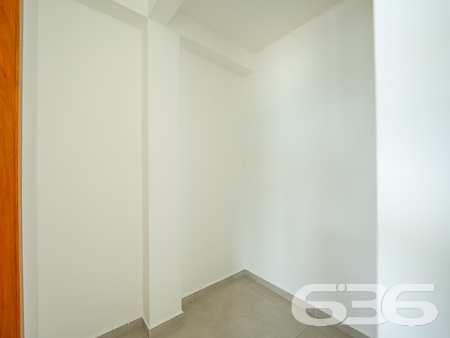 ÓTIMO SOBRADO TRIPLEX COM 4 SUÍTES COM CLOSET DE FRENTE PARA O MAR EM ITAJUBA
Este é simplesmente um imóvel espetacular! Conta com 4 suítes espaçosas e confortáveis, cada uma com seu próprio closet, para que você tenha todo o espaço necessário para organizar suas roupas e pertences. Além disso, a casa conta com uma incrível área externa, com piscina e churrasqueira, para momentos de lazer e descontração em família e com amigos.
Localizado em um condomínio fechado, com segurança 24 horas, este sobrado oferece todo o conforto e privacidade que você procura. Com um design moderno e sofisticado, a casa conta com uma ampla sala de estar e jantar, integrada com a cozinha, para momentos de convívio e descontração.
E o melhor de tudo: são 143m² de área privativa, de frente para o mar, proporcionando uma vista deslumbrante e o som das ondas do mar para relaxar e renovar as energias.
Conta com 2 vagas de garagem.
Somente o fato de abrir a janela enxergar aquela imensidão azul faz qualquer pessoa concordar que não existe vista mais linda do que ver o mar da janela da sua morada.
Adquirir um imóvel de frente para a praia é adquirir qualidade de vida.
Não perca tempo! Venha viver histórias inesquecíveis aqui.
Fale conosco e saiba mais:
Telefone: (47) 3451-0636
WhatsApp: (47) 99190-0636
Imobiliária 636.