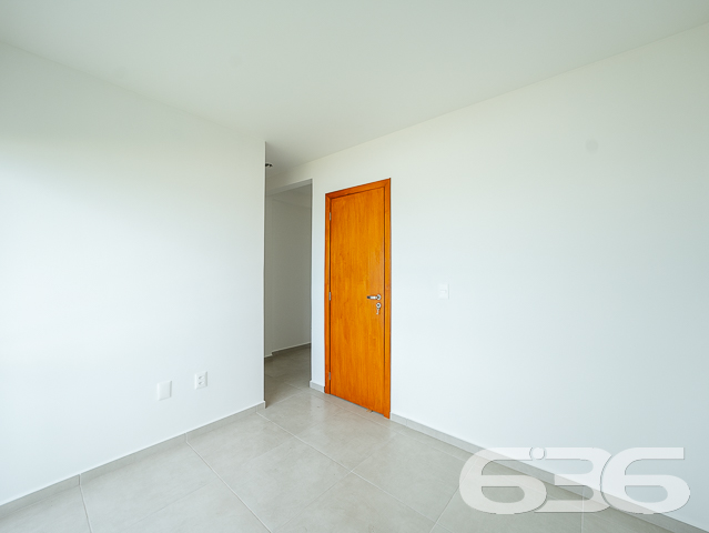 ÓTIMO SOBRADO TRIPLEX COM 4 SUÍTES COM CLOSET DE FRENTE PARA O MAR EM ITAJUBA
Este é simplesmente um imóvel espetacular! Conta com 4 suítes espaçosas e confortáveis, cada uma com seu próprio closet, para que você tenha todo o espaço necessário para organizar suas roupas e pertences. Além disso, a casa conta com uma incrível área externa, com piscina e churrasqueira, para momentos de lazer e descontração em família e com amigos.
Localizado em um condomínio fechado, com segurança 24 horas, este sobrado oferece todo o conforto e privacidade que você procura. Com um design moderno e sofisticado, a casa conta com uma ampla sala de estar e jantar, integrada com a cozinha, para momentos de convívio e descontração.
E o melhor de tudo: são 143m² de área privativa, de frente para o mar, proporcionando uma vista deslumbrante e o som das ondas do mar para relaxar e renovar as energias.
Conta com 2 vagas de garagem.
Somente o fato de abrir a janela enxergar aquela imensidão azul faz qualquer pessoa concordar que não existe vista mais linda do que ver o mar da janela da sua morada.
Adquirir um imóvel de frente para a praia é adquirir qualidade de vida.
Não perca tempo! Venha viver histórias inesquecíveis aqui.
Fale conosco e saiba mais:
Telefone: (47) 3451-0636
WhatsApp: (47) 99190-0636
Imobiliária 636.