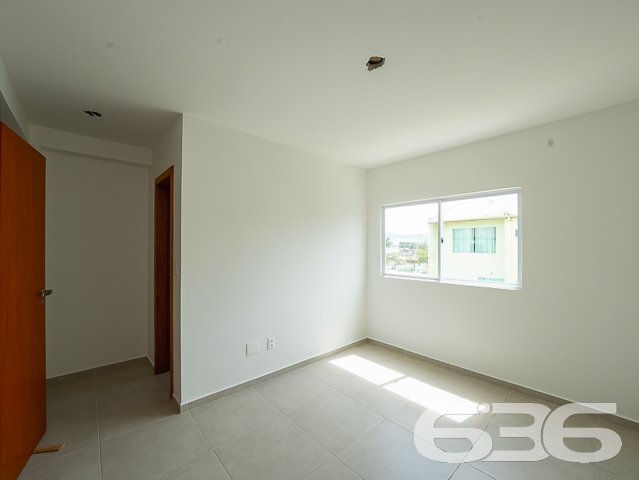 ÓTIMO SOBRADO TRIPLEX COM 4 SUÍTES COM CLOSET DE FRENTE PARA O MAR EM ITAJUBA
Este é simplesmente um imóvel espetacular! Conta com 4 suítes espaçosas e confortáveis, cada uma com seu próprio closet, para que você tenha todo o espaço necessário para organizar suas roupas e pertences. Além disso, a casa conta com uma incrível área externa, com piscina e churrasqueira, para momentos de lazer e descontração em família e com amigos.
Localizado em um condomínio fechado, com segurança 24 horas, este sobrado oferece todo o conforto e privacidade que você procura. Com um design moderno e sofisticado, a casa conta com uma ampla sala de estar e jantar, integrada com a cozinha, para momentos de convívio e descontração.
E o melhor de tudo: são 143m² de área privativa, de frente para o mar, proporcionando uma vista deslumbrante e o som das ondas do mar para relaxar e renovar as energias.
Conta com 2 vagas de garagem.
Somente o fato de abrir a janela enxergar aquela imensidão azul faz qualquer pessoa concordar que não existe vista mais linda do que ver o mar da janela da sua morada.
Adquirir um imóvel de frente para a praia é adquirir qualidade de vida.
Não perca tempo! Venha viver histórias inesquecíveis aqui.
Fale conosco e saiba mais:
Telefone: (47) 3451-0636
WhatsApp: (47) 99190-0636
Imobiliária 636.