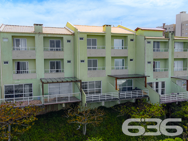 ÓTIMO SOBRADO TRIPLEX COM 4 SUÍTES COM CLOSET DE FRENTE PARA O MAR EM ITAJUBA
Este é simplesmente um imóvel espetacular! Conta com 4 suítes espaçosas e confortáveis, cada uma com seu próprio closet, para que você tenha todo o espaço necessário para organizar suas roupas e pertences. Além disso, a casa conta com uma incrível área externa, com piscina e churrasqueira, para momentos de lazer e descontração em família e com amigos.
Localizado em um condomínio fechado, com segurança 24 horas, este sobrado oferece todo o conforto e privacidade que você procura. Com um design moderno e sofisticado, a casa conta com uma ampla sala de estar e jantar, integrada com a cozinha, para momentos de convívio e descontração.
E o melhor de tudo: são 143m² de área privativa, de frente para o mar, proporcionando uma vista deslumbrante e o som das ondas do mar para relaxar e renovar as energias.
Conta com 2 vagas de garagem.
Somente o fato de abrir a janela enxergar aquela imensidão azul faz qualquer pessoa concordar que não existe vista mais linda do que ver o mar da janela da sua morada.
Adquirir um imóvel de frente para a praia é adquirir qualidade de vida.
Não perca tempo! Venha viver histórias inesquecíveis aqui.
Fale conosco e saiba mais:
Telefone: (47) 3451-0636
WhatsApp: (47) 99190-0636
Imobiliária 636.