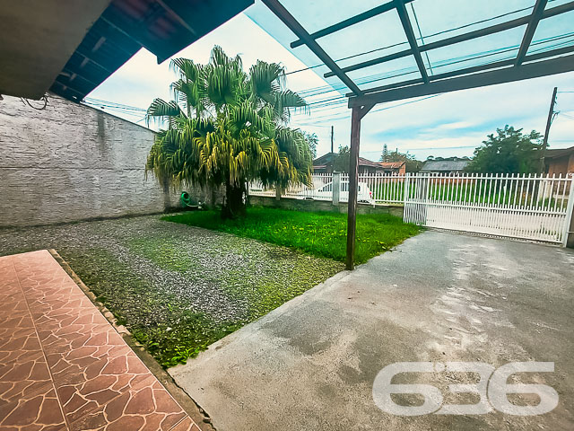 VENDE-SE CASA COM 2 QUARTOS NO BAIRRO PARANAGUAMIRIM
Com 120m² de área construída, este é um imóvel amplo, todo em laje, com cômodos espaçosos e muito bem distribuídos.
Em fase de acabamento, sua composição dispõe de 2 dormitórios (sendo uma suíte), cozinha gourmet, sala de estar e sala de jantar, banheiro social e área de serviço.
Ainda conta com garagem coberta e 2 vagas descobertas em um terreno com 12 metros de frente por 30 metros em ambos os lados, perfazendo uma área total de 360m².
Conta também com um amplo quintal, além do belo jardim enfeitando o local.
Está localizado próximo a supermercados, postos de saúde, escolas, farmácias, restaurantes, lojas e comércios em geral.
Ficou interessado? O que está esperando?! Não perca essa grande oportunidade!
Fale conosco e saiba mais:
Telefone: (47) 3451-0636
WhatsApp: (47) 99190-0636
Imobiliária 636.