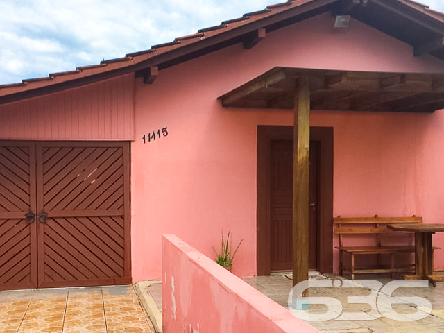 CASA COM SUÍTE + 2 QUARTOS NA PRAIA DE ITAPOCU
Essa é uma casa encantadora localizada em Araquari, com frente para a Lagoa da Cruz e para a Praia da Barra do Itapocu. Com uma área construída de 190m² em um terreno de 480m² (12m de frente por 40m de fundos), essa propriedade oferece um ambiente espaçoso e aconchegante.
A casa é composta por 3 quartos, sendo uma suíte, além de sala de estar e sala de jantar, cozinha, banheiro social e garagem coberta para 2 carros, com espaço adicional para 3 carros descobertos. A distribuição dos cômodos é ampla e bem planejada, garantindo conforto e privacidade aos moradores.
A localização da casa é privilegiada, em uma rua tranquila e sossegada, proporcionando uma atmosfera de tranquilidade e serenidade. Além disso, está próxima a conveniências e facilidades da região, garantindo praticidade no dia a dia.
Para obter mais informações sobre essa casa, agendar uma visita e conhecer pessoalmente seus encantos, entre em contato conosco através dos seguintes meios:
Telefone: (47) 3451-0636
WhatsApp: (47) 99190-0636
A equipe da Imobiliária 636 terá prazer em fornecer todas as informações necessárias e ajudá-lo a realizar o seu sonho de adquirir essa bela casa com vista para a Lagoa da Cruz e para a Praia da Barra do Itapocu.