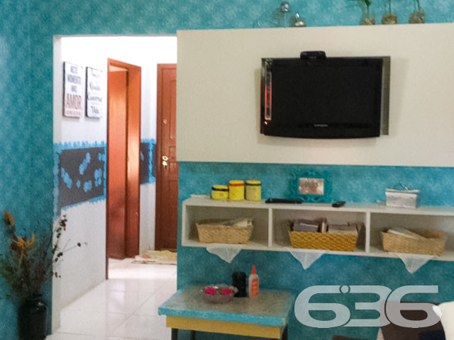 CASA COM SUÍTE + 2 QUARTOS NA PRAIA DE ITAPOCU
Essa é uma casa encantadora localizada em Araquari, com frente para a Lagoa da Cruz e para a Praia da Barra do Itapocu. Com uma área construída de 190m² em um terreno de 480m² (12m de frente por 40m de fundos), essa propriedade oferece um ambiente espaçoso e aconchegante.
A casa é composta por 3 quartos, sendo uma suíte, além de sala de estar e sala de jantar, cozinha, banheiro social e garagem coberta para 2 carros, com espaço adicional para 3 carros descobertos. A distribuição dos cômodos é ampla e bem planejada, garantindo conforto e privacidade aos moradores.
A localização da casa é privilegiada, em uma rua tranquila e sossegada, proporcionando uma atmosfera de tranquilidade e serenidade. Além disso, está próxima a conveniências e facilidades da região, garantindo praticidade no dia a dia.
Para obter mais informações sobre essa casa, agendar uma visita e conhecer pessoalmente seus encantos, entre em contato conosco através dos seguintes meios:
Telefone: (47) 3451-0636
WhatsApp: (47) 99190-0636
A equipe da Imobiliária 636 terá prazer em fornecer todas as informações necessárias e ajudá-lo a realizar o seu sonho de adquirir essa bela casa com vista para a Lagoa da Cruz e para a Praia da Barra do Itapocu.