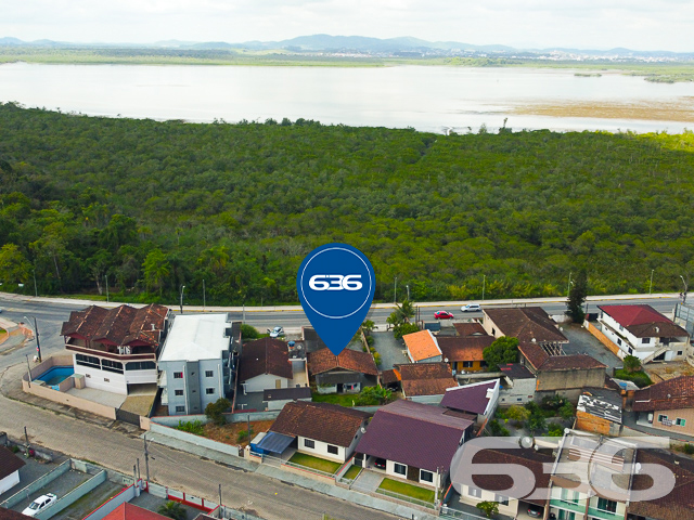 BELÍSSIMO TERRENO NO BAIRRO ESPINHEIROS EM JOINVILLE - ESTUDA PERMUTA 

Terreno com topografia plana e regular, o que facilita a construção, e está localizado próximo ao Joinville Iate Clube, em frente ao Sambaqui do bairro Espinheiros. 

Este é um terreno com grande potencial comercial, ideal para investidores que buscam oportunidades de negócio. 

O imóvel existente no terreno tem pouco valor agregado, o valor está no terreno e nas possibilidades comerciais do mesmo. Para obter mais informações e conhecer os detalhes deste oportuno terreno, entre em contato com um dos corretores da Imobiliária 636

Telefone: (47) 3451-0636
WhatsApp: (47) 99190-0636

Agende uma visita e aproveite essa oportunidade de investimento comercial! A equipe da Imobiliária 636 terá prazer em auxiliá-lo(a) em todas as etapas desse processo.




