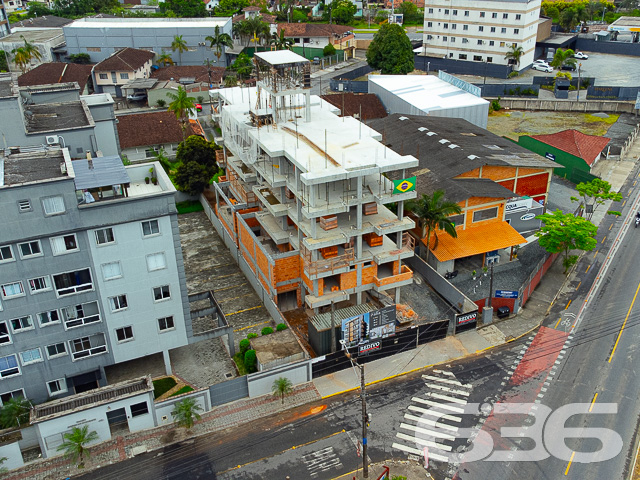 APARTAMENTO COM SUÍTE + DORMITÓRIO NO BAIRRO SANTO ANTÔNIO
Descubra o equilíbrio perfeito entre conforto e estilo neste encantador apartamento no bairro Santo Antônio. Com 65m² de área privativa, este imóvel é um verdadeiro refúgio urbano, oferecendo 2 dormitórios aconchegantes, incluindo uma suíte, sala de estar e jantar integradas, cozinha prática, sacada e um banheiro social.
A vida aqui é facilitada com uma vaga de garagem coberta, garantindo segurança e comodidade para o seu dia a dia. A sacada é um convite para momentos de relaxamento e contemplação, perfeita para desfrutar de um café pela manhã ou um livro ao entardecer.
Localizado no coração do bairro Santo Antônio, este apartamento está cercado por uma infraestrutura completa. Escolas, universidades, supermercados, shopping centers, farmácias, academias e uma variedade de lojas e comércios estão a poucos passos de distância, tornando sua rotina mais prática e agradável.
Na 636 Negócios Imobiliários, estamos comprometidos em ajudá-lo a encontrar o imóvel ideal. Para mais informações e agendar uma visita, entre em contato conosco pelo telefone (47) 3451-0636 ou WhatsApp (47) 99190-0636.
Este e outros milhares de imóveis no site: i636.com.br