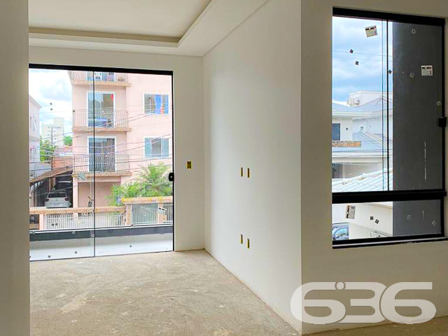 AMPLO SOBRADO COM SUÍTE + 2 QUARTOS NO BAIRRO FLORESTA
ESTUDA PERMUTA
Este é um sobrado de alto padrão com 138m² privativos e abertura de 4,25 metros, tendo cômodos e ambientes estilosos, amplos e confortáveis.
Além de seu design completamente moderno, sua composição dispõe de 3 dormitórios (sendo uma ótima suíte), 2 banheiros, sala de estar e sala de jantar, cozinha, área de serviço, sacada e vaga de garagem para 2 carros.
Possui espaço nos fundos para você utilizar como área de lazer ou de festas!
Está situado em excelente localização no bairro Floresta, próximo de todas as comodidades necessárias para o dia a dia.
Fale com um de nossos corretores e saiba mais sobre esse excelente imóvel.
Telefone: (47) 3451-0636
WhatsApp: (47) 99190-0636
Imobiliária 636.