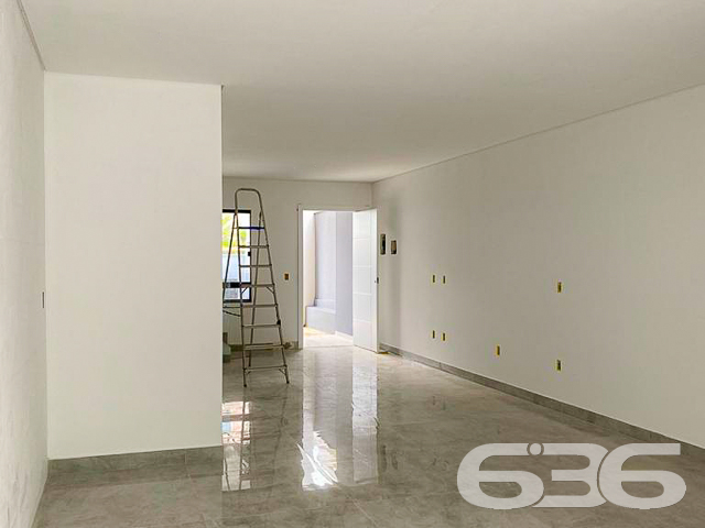 AMPLO SOBRADO COM SUÍTE + 2 QUARTOS NO BAIRRO FLORESTA
ESTUDA PERMUTA
Este é um sobrado de alto padrão com 138m² privativos e abertura de 4,25 metros, tendo cômodos e ambientes estilosos, amplos e confortáveis.
Além de seu design completamente moderno, sua composição dispõe de 3 dormitórios (sendo uma ótima suíte), 2 banheiros, sala de estar e sala de jantar, cozinha, área de serviço, sacada e vaga de garagem para 2 carros.
Possui espaço nos fundos para você utilizar como área de lazer ou de festas!
Está situado em excelente localização no bairro Floresta, próximo de todas as comodidades necessárias para o dia a dia.
Fale com um de nossos corretores e saiba mais sobre esse excelente imóvel.
Telefone: (47) 3451-0636
WhatsApp: (47) 99190-0636
Imobiliária 636.