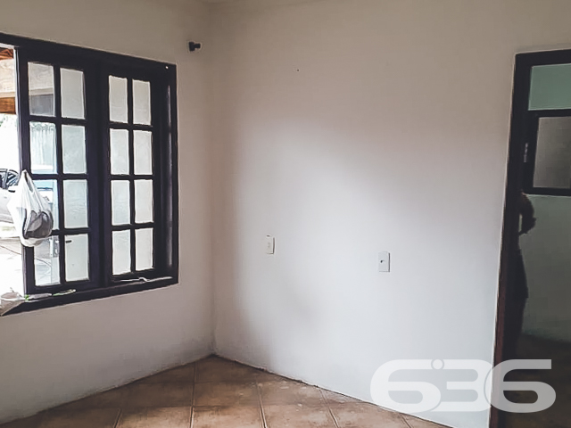 INVISTA EM ALUGUÉIS NO BAIRRO JOÃO COSTA - ESTUDA PERMUTA
Se você procura por um lugar para comprar e investir, essa é uma ótima oportunidade!
Este imóvel dispõe de 4 aluguéis separados, sendo um sobrado (térreo e primeiro piso separados) e duas quitinetes na frente da casa.
Excelente retorno mensal sobre o percentual investido!!!
Está situado próximo ao transporte público, mercados, escolas, CEIs, lojas e comércios em geral.
Fale com um de nossos corretores e saiba mais sobre esse oportuno imóvel!
Telefone: (47) 3451-0636
WhatsApp: (47) 99190-0636
Imobiliária 636.
