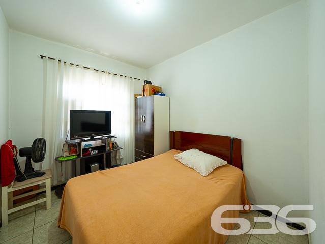 IMÓVEL COM 3 QUARTOS NO BAIRRO PARANAGUAMIRIM - ESTUDA PERMUTA

Esta é uma casa muito bem construída em alvenaria com laje, tendo suas aberturas e cobertura toda em madeira de lei (peroba) - uma madeira nobre, muito resistente e apresenta um acabamento fino. São 110m² de área construída sobre um amplo terreno com 360m², sendo 12 metros de frente por 30 metros nas laterais.

Sua composição dispõe de 3 dormitórios confortáveis, 2 banheiros, 2 despensas, sala de estar e sala de jantar, cozinha, área de serviço e garagem para 2 carros. Ainda conta com uma pequena área comercial construída na frente do imóvel, além de um amplo espaço nos fundos e pergolado para área de festas - ideal para aqueles momentos com a família e os amigos.

O imóvel com cores vibrantes é totalmente murado e com portão fechado, contando com ambientes arejados e bem iluminados. Está situado em ótima localização, próximo de ponto de ônibus, supermercados, verdureira, posto de saúde, restaurantes, lojas e comércios em geral.

Conheça pessoalmente cada detalhe dessa linda residência! Fale com um de nossos corretores agora mesmo!

Saiba mais:
Telefone: (47) 3451-0636
WhatsApp: (47) 99190-0636

Imobiliária 636.