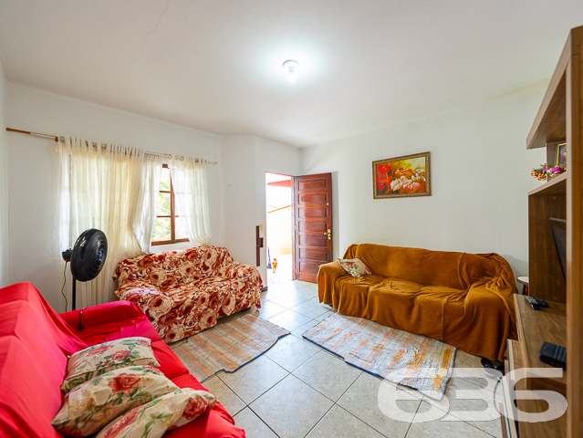 IMÓVEL COM 3 QUARTOS NO BAIRRO PARANAGUAMIRIM - ESTUDA PERMUTA

Esta é uma casa muito bem construída em alvenaria com laje, tendo suas aberturas e cobertura toda em madeira de lei (peroba) - uma madeira nobre, muito resistente e apresenta um acabamento fino. São 110m² de área construída sobre um amplo terreno com 360m², sendo 12 metros de frente por 30 metros nas laterais.

Sua composição dispõe de 3 dormitórios confortáveis, 2 banheiros, 2 despensas, sala de estar e sala de jantar, cozinha, área de serviço e garagem para 2 carros. Ainda conta com uma pequena área comercial construída na frente do imóvel, além de um amplo espaço nos fundos e pergolado para área de festas - ideal para aqueles momentos com a família e os amigos.

O imóvel com cores vibrantes é totalmente murado e com portão fechado, contando com ambientes arejados e bem iluminados. Está situado em ótima localização, próximo de ponto de ônibus, supermercados, verdureira, posto de saúde, restaurantes, lojas e comércios em geral.

Conheça pessoalmente cada detalhe dessa linda residência! Fale com um de nossos corretores agora mesmo!

Saiba mais:
Telefone: (47) 3451-0636
WhatsApp: (47) 99190-0636

Imobiliária 636.