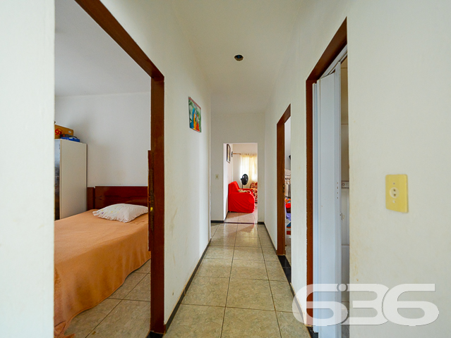 IMÓVEL COM 3 QUARTOS NO BAIRRO PARANAGUAMIRIM - ESTUDA PERMUTA

Esta é uma casa muito bem construída em alvenaria com laje, tendo suas aberturas e cobertura toda em madeira de lei (peroba) - uma madeira nobre, muito resistente e apresenta um acabamento fino. São 110m² de área construída sobre um amplo terreno com 360m², sendo 12 metros de frente por 30 metros nas laterais.

Sua composição dispõe de 3 dormitórios confortáveis, 2 banheiros, 2 despensas, sala de estar e sala de jantar, cozinha, área de serviço e garagem para 2 carros. Ainda conta com uma pequena área comercial construída na frente do imóvel, além de um amplo espaço nos fundos e pergolado para área de festas - ideal para aqueles momentos com a família e os amigos.

O imóvel com cores vibrantes é totalmente murado e com portão fechado, contando com ambientes arejados e bem iluminados. Está situado em ótima localização, próximo de ponto de ônibus, supermercados, verdureira, posto de saúde, restaurantes, lojas e comércios em geral.

Conheça pessoalmente cada detalhe dessa linda residência! Fale com um de nossos corretores agora mesmo!

Saiba mais:
Telefone: (47) 3451-0636
WhatsApp: (47) 99190-0636

Imobiliária 636.