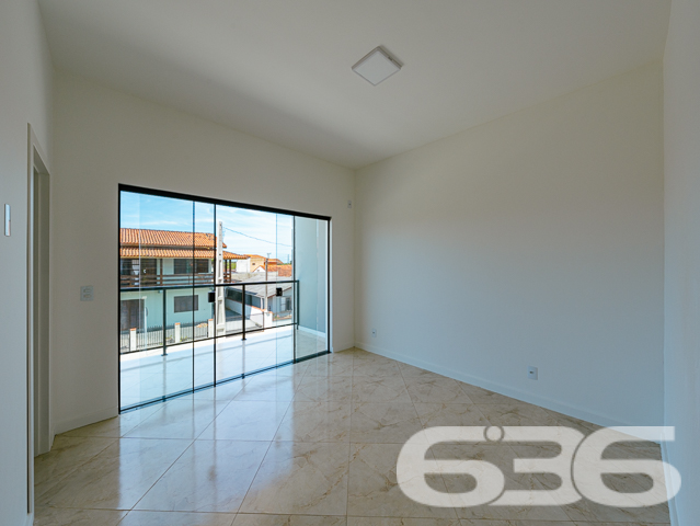 Sobrado com 1 suíte + 2 dormitórios no bairro Costeira, Balneário Barra do Sul, a poucos passos da lagoa.
Este é um imóvel excelente com 107m² de área privativa, projetado com cômodos amplos, confortáveis e modernos. Seu layout proporciona estilo, iluminação e ventilação natural.
O sobrado conta com 3 quartos muito aconchegantes, incluindo uma bela suíte, além de sacada, sala de estar, copa e cozinha integradas, banheiro social, lavabo, área de serviço e uma vaga de garagem.
Localizado em uma excelente região no bairro Costeira, está a poucos passos da lagoa e próximo de todas as comodidades necessárias para o dia a dia.
Não perca essa oportunidade! Venha viver momentos incríveis aqui.
Entre em contato conosco para saber mais:
Telefone: (47) 3448-3636
WhatsApp: (47) 99190-0636
Imobiliária 636
