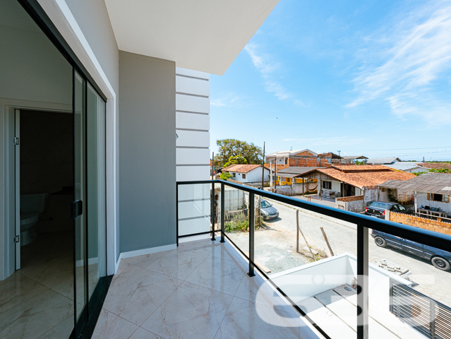 Sobrado com 1 suíte + 2 dormitórios no bairro Costeira, Balneário Barra do Sul, a poucos passos da lagoa.
Este é um imóvel excelente com 107m² de área privativa, projetado com cômodos amplos, confortáveis e modernos. Seu layout proporciona estilo, iluminação e ventilação natural.
O sobrado conta com 3 quartos muito aconchegantes, incluindo uma bela suíte, além de sacada, sala de estar, copa e cozinha integradas, banheiro social, lavabo, área de serviço e uma vaga de garagem.
Localizado em uma excelente região no bairro Costeira, está a poucos passos da lagoa e próximo de todas as comodidades necessárias para o dia a dia.
Não perca essa oportunidade! Venha viver momentos incríveis aqui.
Entre em contato conosco para saber mais:
Telefone: (47) 3448-3636
WhatsApp: (47) 99190-0636
Imobiliária 636