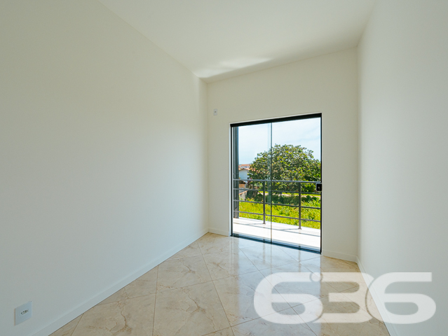 Sobrado com 1 suíte + 2 dormitórios no bairro Costeira, Balneário Barra do Sul, a poucos passos da lagoa.
Este é um imóvel excelente com 107m² de área privativa, projetado com cômodos amplos, confortáveis e modernos. Seu layout proporciona estilo, iluminação e ventilação natural.
O sobrado conta com 3 quartos muito aconchegantes, incluindo uma bela suíte, além de sacada, sala de estar, copa e cozinha integradas, banheiro social, lavabo, área de serviço e uma vaga de garagem.
Localizado em uma excelente região no bairro Costeira, está a poucos passos da lagoa e próximo de todas as comodidades necessárias para o dia a dia.
Não perca essa oportunidade! Venha viver momentos incríveis aqui.
Entre em contato conosco para saber mais:
Telefone: (47) 3448-3636
WhatsApp: (47) 99190-0636
Imobiliária 636