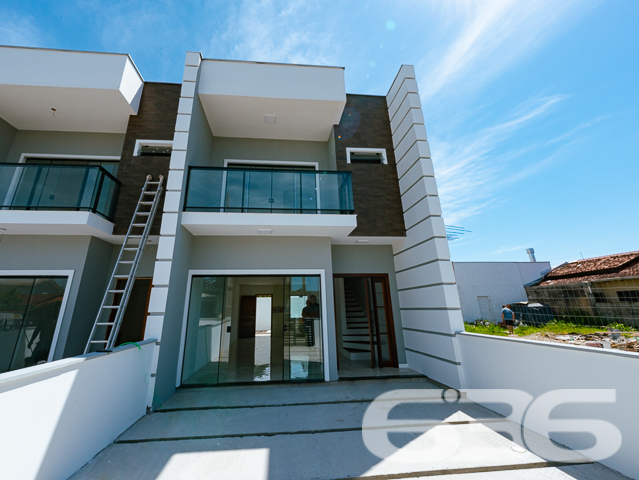 Sobrado com 1 suíte + 2 dormitórios no bairro Costeira, Balneário Barra do Sul, a poucos passos da lagoa.
Este é um imóvel excelente com 107m² de área privativa, projetado com cômodos amplos, confortáveis e modernos. Seu layout proporciona estilo, iluminação e ventilação natural.
O sobrado conta com 3 quartos muito aconchegantes, incluindo uma bela suíte, além de sacada, sala de estar, copa e cozinha integradas, banheiro social, lavabo, área de serviço e uma vaga de garagem.
Localizado em uma excelente região no bairro Costeira, está a poucos passos da lagoa e próximo de todas as comodidades necessárias para o dia a dia.
Não perca essa oportunidade! Venha viver momentos incríveis aqui.
Entre em contato conosco para saber mais:
Telefone: (47) 3448-3636
WhatsApp: (47) 99190-0636
Imobiliária 636