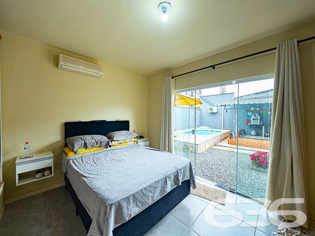 IMÓVEL RESIDENCIAL + GALPÃO + EDÍCULA NO BAIRRO VILA NOVA EM JOINVILLE - ESTUDA PERMUTA
Essa é uma super oportunidade para você! O terreno que faz frente para duas ruas possui 1.067,74m² de área total, situado em ótima localização no bairro Vila Nova - próximo ao terminal de ônibus, mercados, escolas, panificadoras, verdureiras, lojas comerciais e outras tantas comodidades ao redor.
A parte da frente conta com uma casa térrea de 126m² de área construída e garagem com 42m², tendo em sua composição 3 dormitórios confortáveis, banheiro social, cozinha, sala de estar, lavanderia + um espaço de 1,30 x 1,50 metros (que pode ser feito mais um banheiro).
A parte de trás conta com uma edícula de 5 x 10 metros (sendo uma ótima área de festas com churrasqueira) + piscina para aproveitar os dias de sol e calor + galpão de 10 x 10 metros + cobertura de 20 x 5 metros.
Esse é um imóvel que possui tudo e mais um pouco! Por isso, não perca essa grande chance de ter tudo aquilo que sonhou!
Agende sua visita com um de nossos corretores agora mesmo.
Fale conosco e saiba mais:
Telefone: (47) 3451-0636
WhatsApp: (47) 99190-0636
Imobiliária 636
