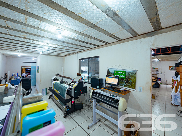 IMÓVEL RESIDENCIAL + GALPÃO + EDÍCULA NO BAIRRO VILA NOVA EM JOINVILLE - ESTUDA PERMUTA
Essa é uma super oportunidade para você! O terreno que faz frente para duas ruas possui 1.067,74m² de área total, situado em ótima localização no bairro Vila Nova - próximo ao terminal de ônibus, mercados, escolas, panificadoras, verdureiras, lojas comerciais e outras tantas comodidades ao redor.
A parte da frente conta com uma casa térrea de 126m² de área construída e garagem com 42m², tendo em sua composição 3 dormitórios confortáveis, banheiro social, cozinha, sala de estar, lavanderia + um espaço de 1,30 x 1,50 metros (que pode ser feito mais um banheiro).
A parte de trás conta com uma edícula de 5 x 10 metros (sendo uma ótima área de festas com churrasqueira) + piscina para aproveitar os dias de sol e calor + galpão de 10 x 10 metros + cobertura de 20 x 5 metros.
Esse é um imóvel que possui tudo e mais um pouco! Por isso, não perca essa grande chance de ter tudo aquilo que sonhou!
Agende sua visita com um de nossos corretores agora mesmo.
Fale conosco e saiba mais:
Telefone: (47) 3451-0636
WhatsApp: (47) 99190-0636
Imobiliária 636