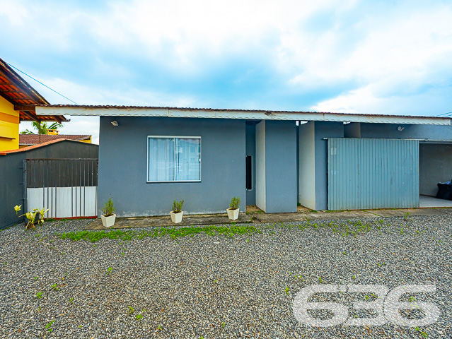 IMÓVEL RESIDENCIAL + GALPÃO + EDÍCULA NO BAIRRO VILA NOVA EM JOINVILLE - ESTUDA PERMUTA
Essa é uma super oportunidade para você! O terreno que faz frente para duas ruas possui 1.067,74m² de área total, situado em ótima localização no bairro Vila Nova - próximo ao terminal de ônibus, mercados, escolas, panificadoras, verdureiras, lojas comerciais e outras tantas comodidades ao redor.
A parte da frente conta com uma casa térrea de 126m² de área construída e garagem com 42m², tendo em sua composição 3 dormitórios confortáveis, banheiro social, cozinha, sala de estar, lavanderia + um espaço de 1,30 x 1,50 metros (que pode ser feito mais um banheiro).
A parte de trás conta com uma edícula de 5 x 10 metros (sendo uma ótima área de festas com churrasqueira) + piscina para aproveitar os dias de sol e calor + galpão de 10 x 10 metros + cobertura de 20 x 5 metros.
Esse é um imóvel que possui tudo e mais um pouco! Por isso, não perca essa grande chance de ter tudo aquilo que sonhou!
Agende sua visita com um de nossos corretores agora mesmo.
Fale conosco e saiba mais:
Telefone: (47) 3451-0636
WhatsApp: (47) 99190-0636
Imobiliária 636