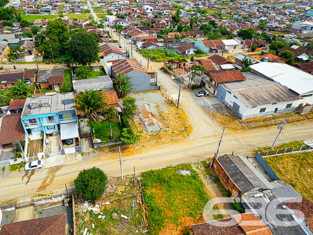 TERRENO DE ESQUINA À VENDA NO BAIRRO ITINGA, ARAQUARI
Apresentamos um terreno de esquina espaçoso, abrangendo uma área total de 417,28m², com uma abertura de 20,42 metros. Esta propriedade é ideal para construtores ou empreendimentos residenciais multifamiliares.
A localização é privilegiada no bairro Itinga, Araquari, com proximidade de supermercados, restaurantes, parque aquático, opções de transporte público, lojas comerciais e uma variedade de serviços disponíveis na região.
Não perca essa grande oportunidade! Fale com um de nossos corretores agora mesmo e saiba mais sobre esse excelente lote.
Tire seus planos do papel e conte com a 636 para realizá-los.
Telefone: (47) 3451-0636
WhatsApp: (47) 99190-0636
Imobiliária 636.