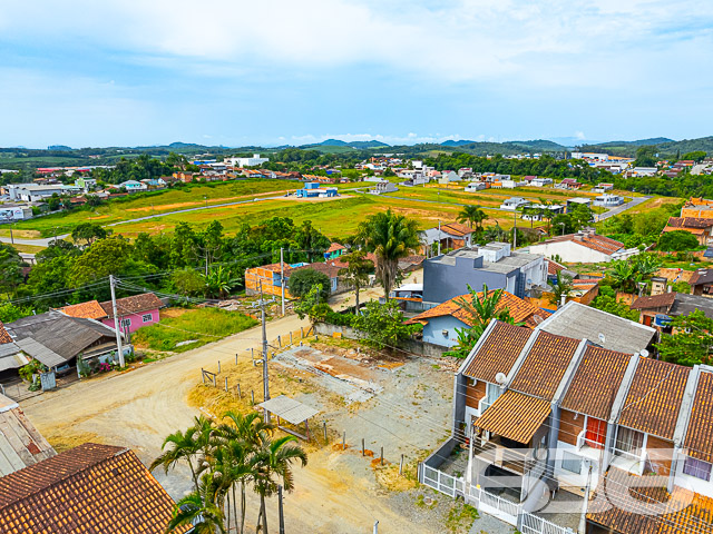 TERRENO DE ESQUINA À VENDA NO BAIRRO ITINGA, ARAQUARI
Apresentamos um terreno de esquina espaçoso, abrangendo uma área total de 417,28m², com uma abertura de 20,42 metros. Esta propriedade é ideal para construtores ou empreendimentos residenciais multifamiliares.
A localização é privilegiada no bairro Itinga, Araquari, com proximidade de supermercados, restaurantes, parque aquático, opções de transporte público, lojas comerciais e uma variedade de serviços disponíveis na região.
Não perca essa grande oportunidade! Fale com um de nossos corretores agora mesmo e saiba mais sobre esse excelente lote.
Tire seus planos do papel e conte com a 636 para realizá-los.
Telefone: (47) 3451-0636
WhatsApp: (47) 99190-0636
Imobiliária 636.
