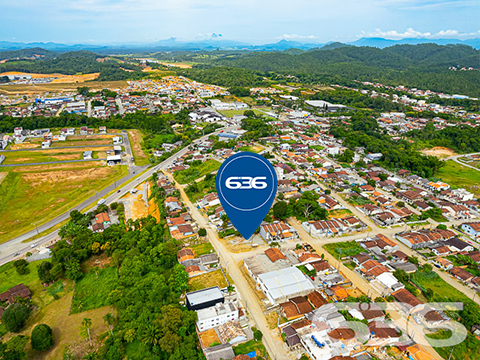 TERRENO DE ESQUINA À VENDA NO BAIRRO ITINGA, ARAQUARI
Apresentamos um terreno de esquina espaçoso, abrangendo uma área total de 417,28m², com uma abertura de 20,42 metros. Esta propriedade é ideal para construtores ou empreendimentos residenciais multifamiliares.
A localização é privilegiada no bairro Itinga, Araquari, com proximidade de supermercados, restaurantes, parque aquático, opções de transporte público, lojas comerciais e uma variedade de serviços disponíveis na região.
Não perca essa grande oportunidade! Fale com um de nossos corretores agora mesmo e saiba mais sobre esse excelente lote.
Tire seus planos do papel e conte com a 636 para realizá-los.
Telefone: (47) 3451-0636
WhatsApp: (47) 99190-0636
Imobiliária 636.