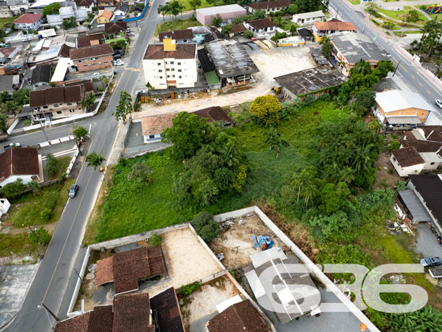 TERRENO À VENDA NO CENTRO DE GARUVA
Apresentamos a você uma rara oportunidade de adquirir um lote com uma generosa área total de 987m², com uma frente de 30 metros, estrategicamente localizado no centro de Garuva. Esta localização privilegiada coloca você a uma curta distância de todas as conveniências essenciais para o seu dia a dia, incluindo supermercados, escolas, padarias, academias, diversas lojas e muito mais.
O terreno, de topografia plana e já devidamente limpo, aguarda ansiosamente seu próximo projeto. Sua localização em uma rua pavimentada proporciona acessibilidade e praticidade adicionais.
Esta é a oportunidade que você esperava para transformar seus planos em realidade. Agora é o momento de dar o primeiro passo em direção à construção dos seus sonhos.
Não deixe escapar essa chance única! Entre em contato com nossa equipe de corretores dedicados para agendar uma visita e obter mais informações.
Para saber mais:
Telefone: (47) 3451-0636
WhatsApp: (47) 99190-0636
Conte com a expertise da Imobiliária 636 para realizar seus projetos imobiliários com sucesso.