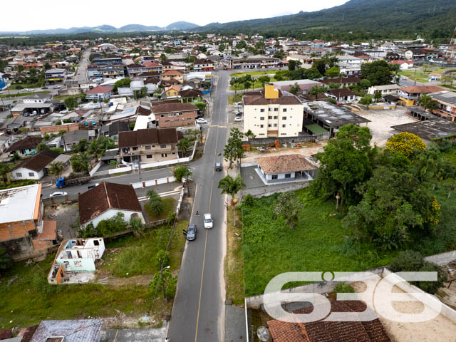 TERRENO À VENDA NO CENTRO DE GARUVA
Apresentamos a você uma rara oportunidade de adquirir um lote com uma generosa área total de 987m², com uma frente de 30 metros, estrategicamente localizado no centro de Garuva. Esta localização privilegiada coloca você a uma curta distância de todas as conveniências essenciais para o seu dia a dia, incluindo supermercados, escolas, padarias, academias, diversas lojas e muito mais.
O terreno, de topografia plana e já devidamente limpo, aguarda ansiosamente seu próximo projeto. Sua localização em uma rua pavimentada proporciona acessibilidade e praticidade adicionais.
Esta é a oportunidade que você esperava para transformar seus planos em realidade. Agora é o momento de dar o primeiro passo em direção à construção dos seus sonhos.
Não deixe escapar essa chance única! Entre em contato com nossa equipe de corretores dedicados para agendar uma visita e obter mais informações.
Para saber mais:
Telefone: (47) 3451-0636
WhatsApp: (47) 99190-0636
Conte com a expertise da Imobiliária 636 para realizar seus projetos imobiliários com sucesso.